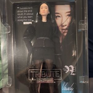 Vera Wang Tribute Collection Sculpture - Black